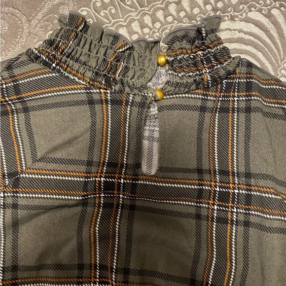 Coco & Shay Plaid Smocked Peplum Top | Ruffle Neck & Cuffs | Size M - Picture 4 of 6